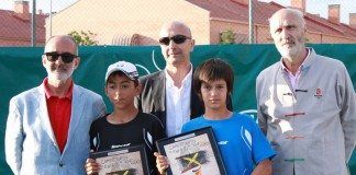 Nicolás Álvarez y Carlos Sánchez y Paula Arias y Carlota Molina, campeones de España de dobles en categoría alevín